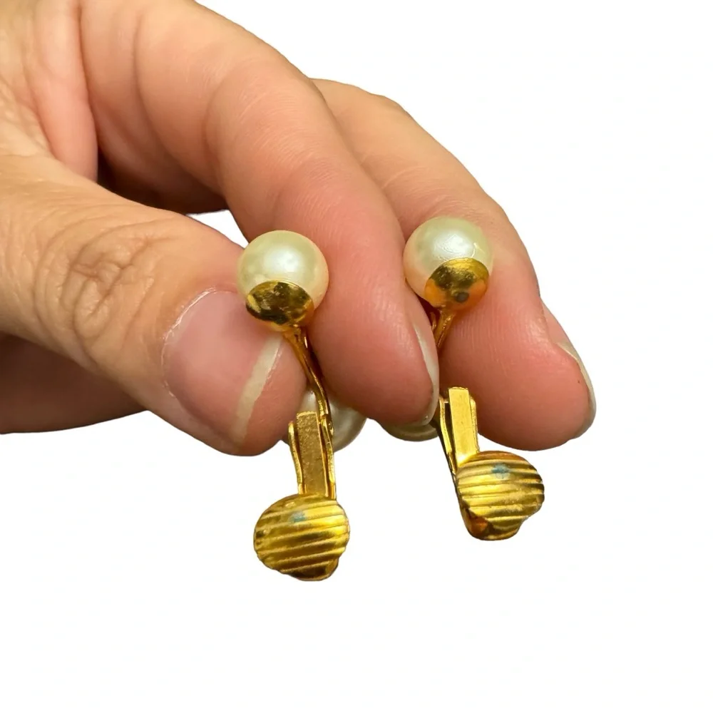 Vintage 1950s Faux Pearl Clip On Earrings